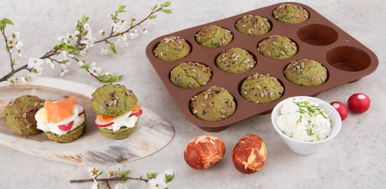 ŠPENÁTOVÉ BAGETKY S VAJÍČKOVOU NÁTIERKOU A LOSOSOM