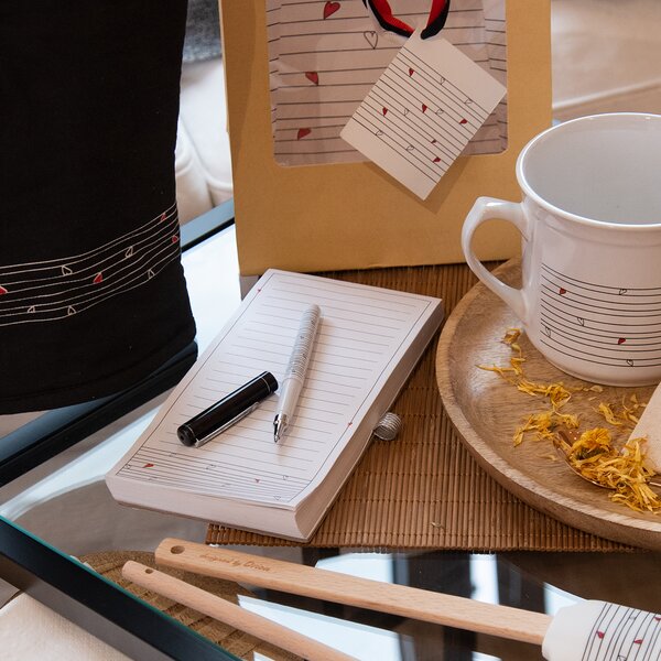 Blok s magnetom a perom na chladničku SRDIEČKA