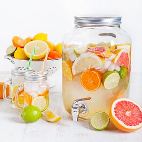 Nápojová fľaša s kohútikom 4 l