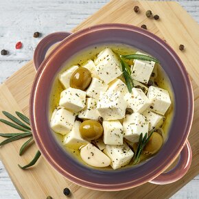 Hrniec na sadlo s vekom 0,7 l 