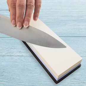 Brúsny kameň s podložkou a úchytom na nože