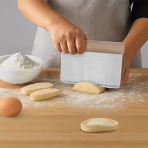 Krájač-špachtľa kuchynská