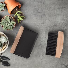 Zmetáčik s lopatkou a magnetom mini BLACK