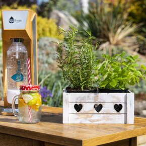 Dekoratívna debnička SRDCE 31x21x14 cm